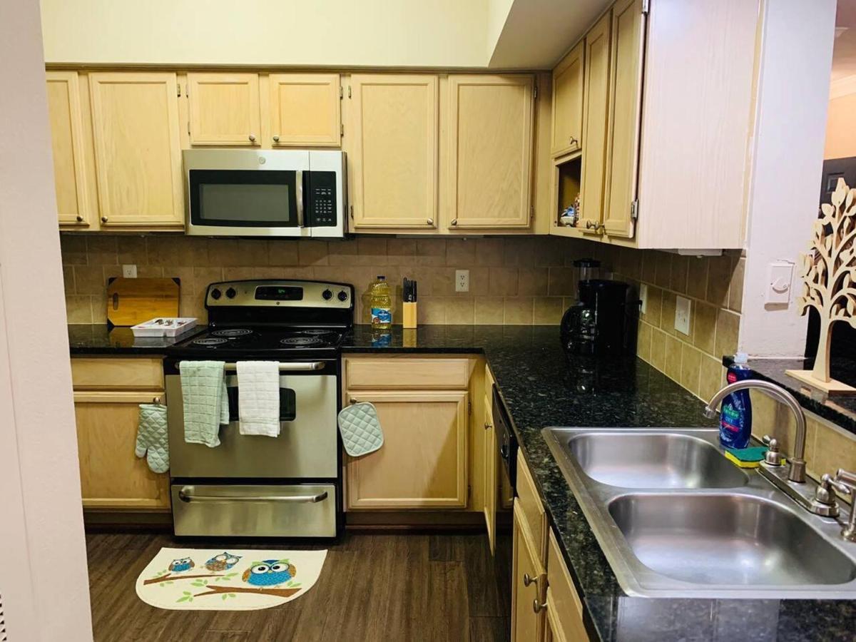 2 Bedroom Easy Access To Med Center, Nrg, Downtown Houston Bagian luar foto