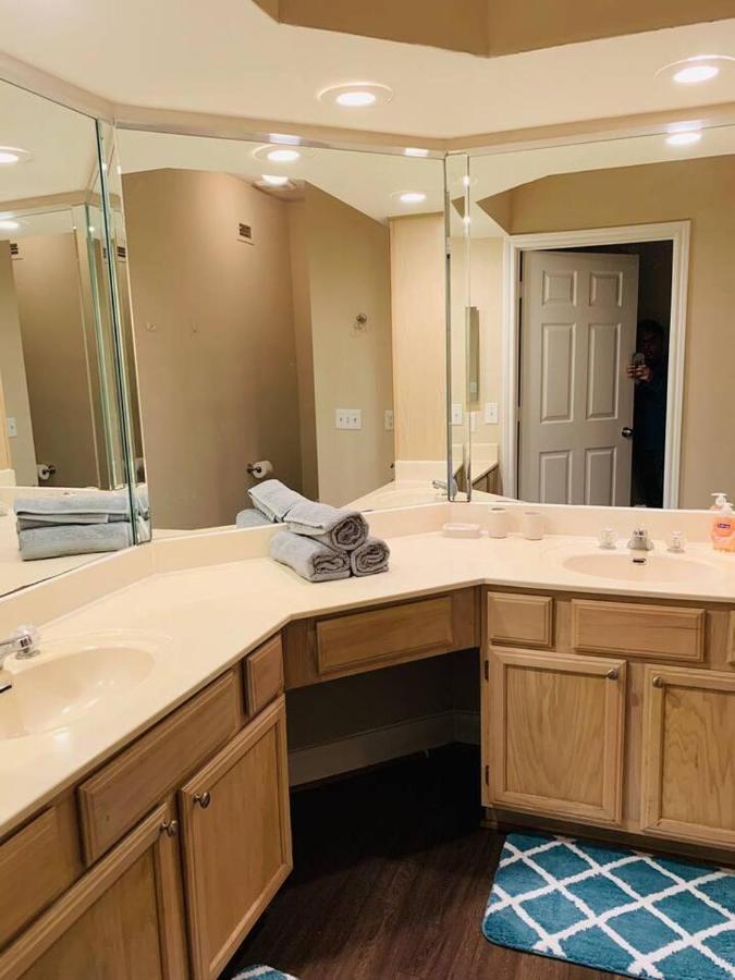 2 Bedroom Easy Access To Med Center, Nrg, Downtown Houston Bagian luar foto